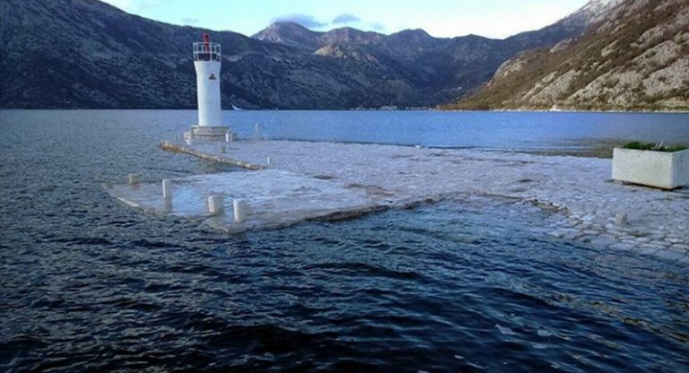 Gospa od Škrpjela odolijeva plimnom valu