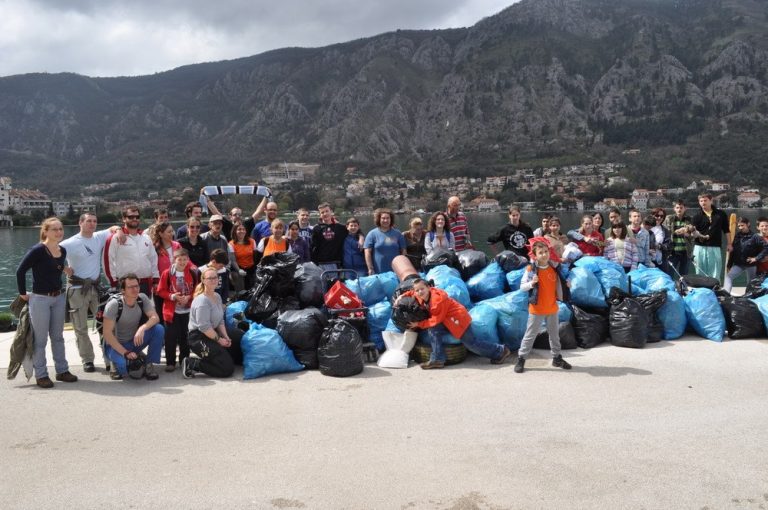 Risan – Akcija čišćenja parka i obale za Dan planete Zemlje