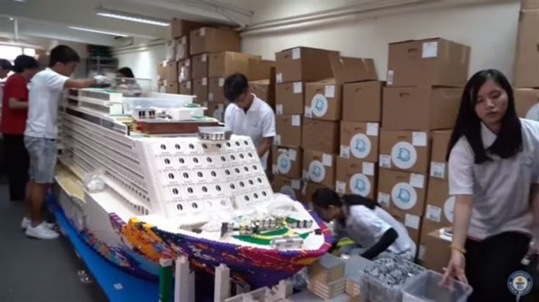 Ovo je replika broda za krstarenje izgrađena od 2,5 milijuna LEGO kockica