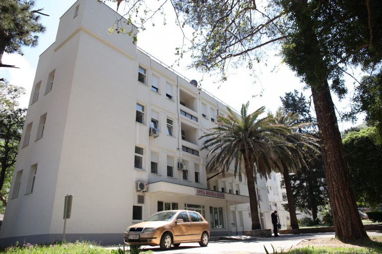 Bolnica Kotor – prvi put u Crnoj Gori uspješno izvedena operacija…