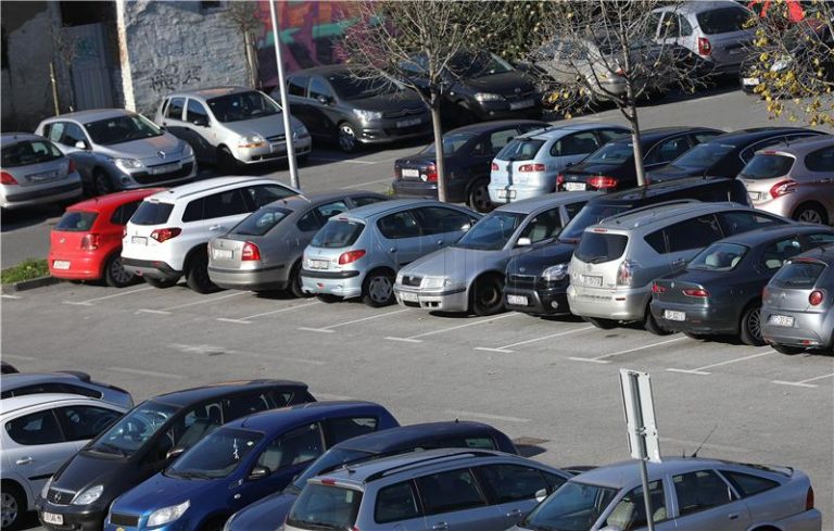 Europski parlament želi spriječiti prevare s kilometražom rabljenih automobila