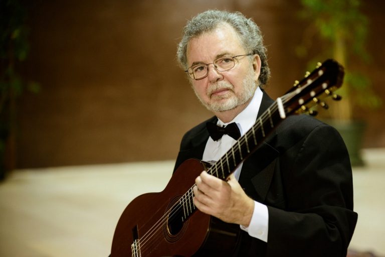 Gitarista Manuel Barueko 27. maja u Tivtu