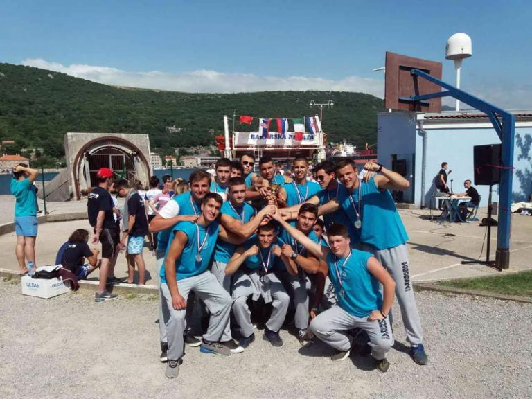 Srebrna medalja Pomorskoj školi Kotor na 24. Međunarodnoj veslačkoj regati Bakar 2018.