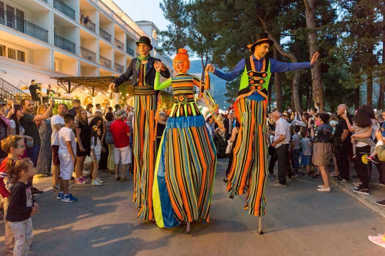 Budva – Karnevalom zvanično otvorena ljetnja turistička sezona