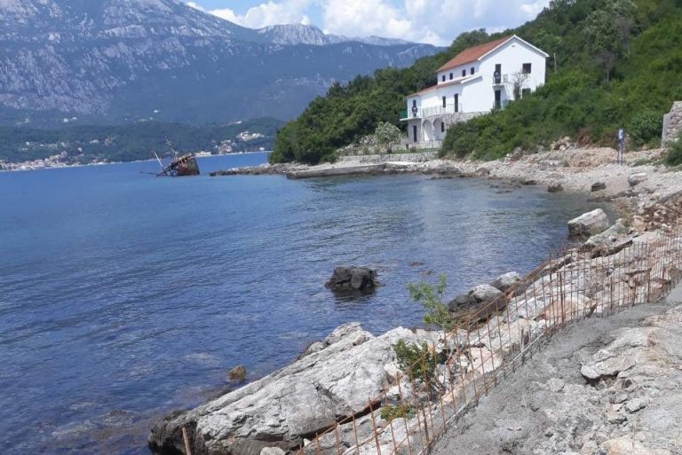 Miškovićima zabranjena gradnja zida na Malim Rosama