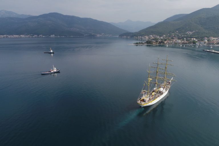 Tivat – uplovio  jedrenjak  “Mircea” sa 200 članova posade i pitomaca…