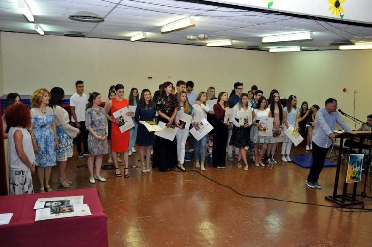 Gimnazija Kotor – svečano dodijeljene “Luče”
