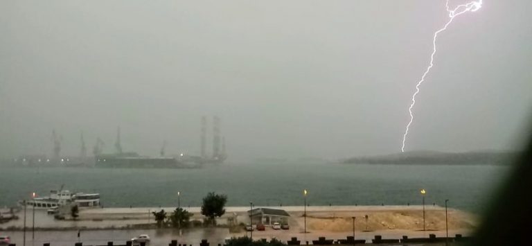 Oko 20 hiljada munja iznad Istre