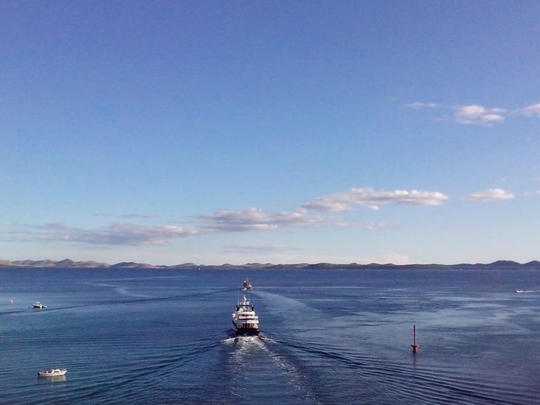 Raški zaliv se i dalje intenzivno čisti, ugroženi školjkari, kupanje zabranjeno