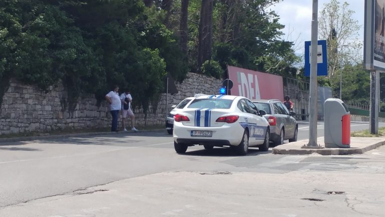 Saobraćajna nezgoda u Tivtu – učenika udario auto