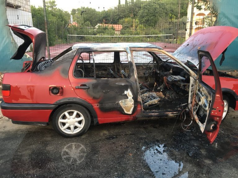 Radovići – 	ugasili zapaljeni auto