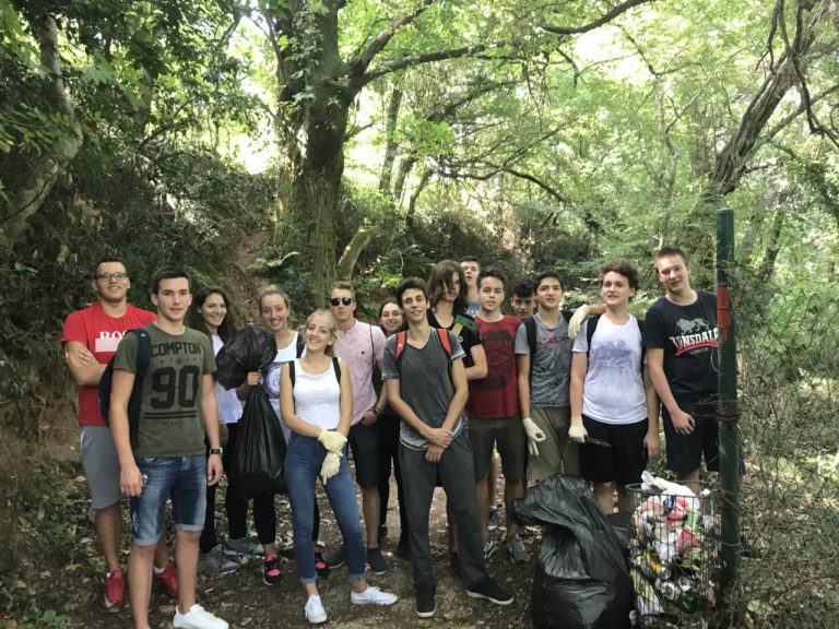 U Herceg Novom sprovedena ekološka akcija „Nastavimo drugačije – Let’s do it Montenegro“