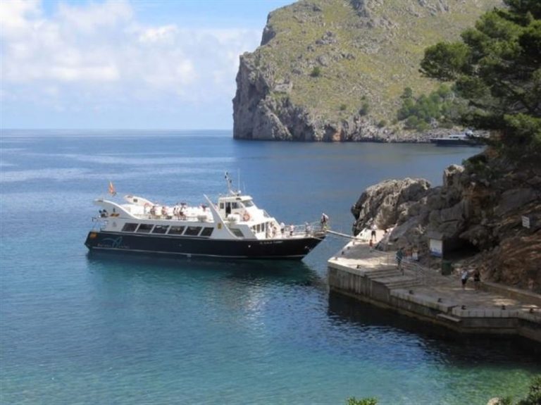 Španske vlasti zabranit će alkohol i glazbu na turističkim brodovima