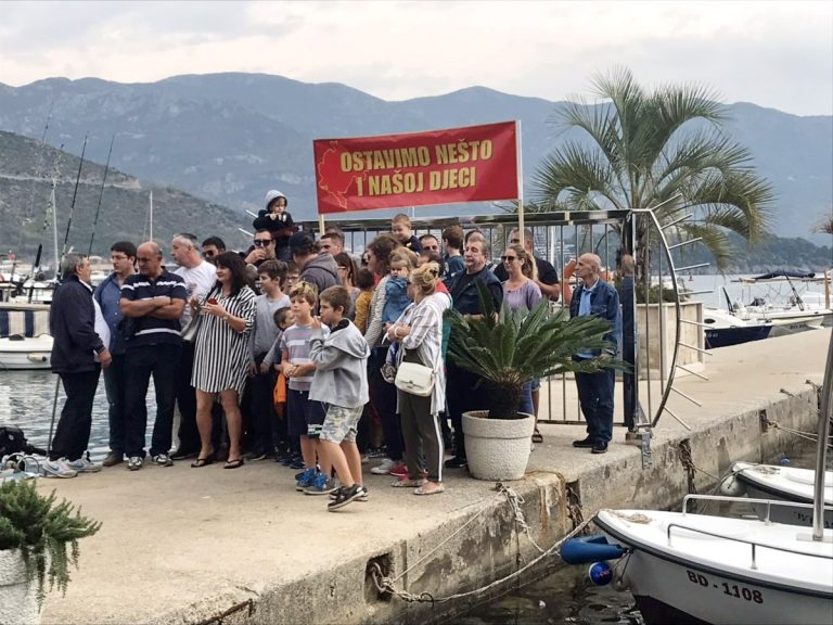 Protest mještana u Budvi: “Ostavimo nešto i našoj djeci”