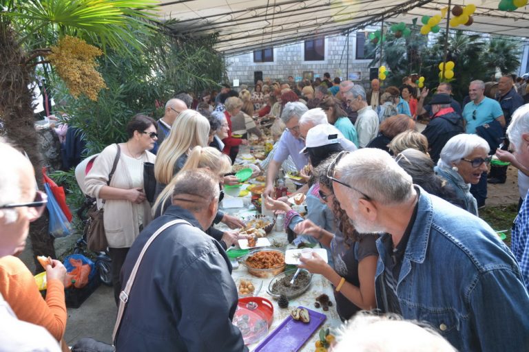 Stolivska fešta “Kostanjada” oduševila brojne posjetioce – domaćini ispekli i poslužili 300 kilograma kostanja