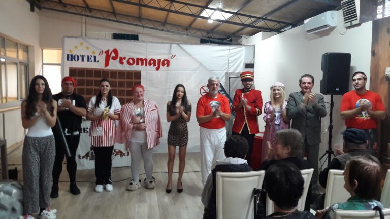 Teatar 303 poklonio svoju novu komediju ” Hotel Promaja” stićenicima Doma starih Risan
