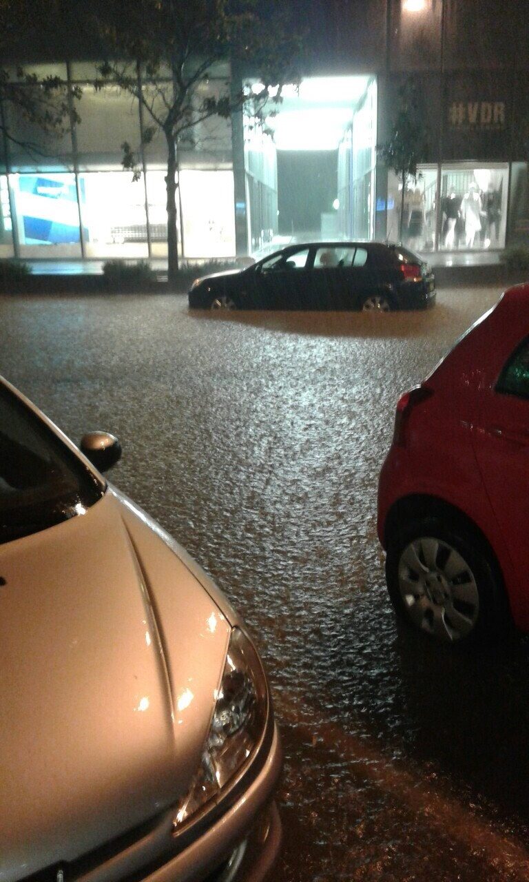 Budva: problemi sa strujom, poplavljene ulice i stanovi, voda prodire u poslovne prostore