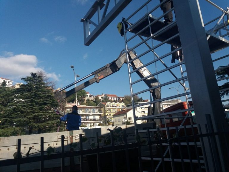Komunalna policija zaustavila radove na  glavnoj autobuskoj stanici u Herceg Novom