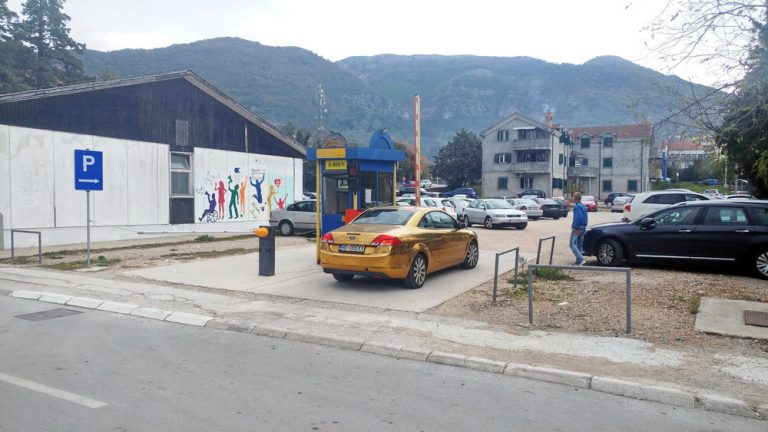 Radnici Parking servisa Tivat nezadovoljni postupanjem poslodavca, direktor tvrdi da je sve u redu