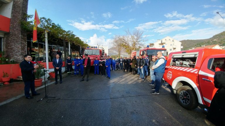 Tivatski i krtoljski vatrogasci dobili dodatna specijalna vozila i plovila