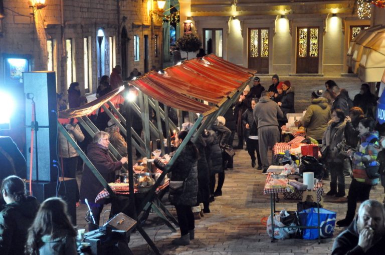 Papalada a la maka za kraj manifestacije “Od Božića do Božića”
