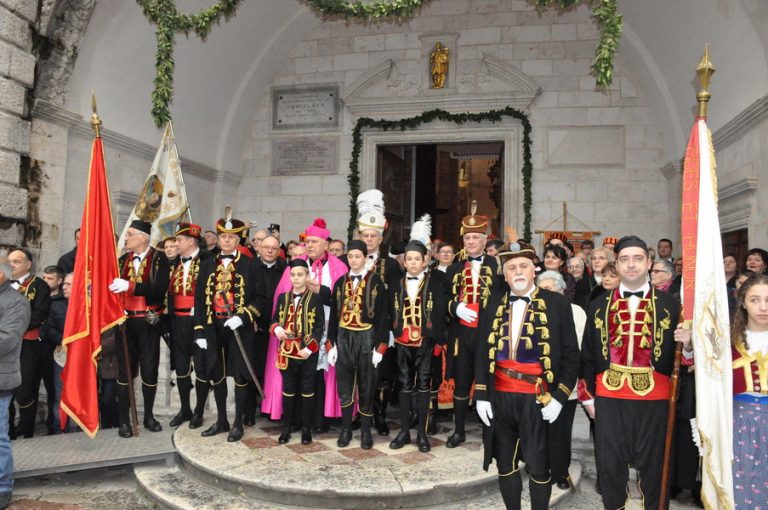 Molitvom i kolom Bokeljske mornarice, 1210. put odana počast Sv. Tripunu