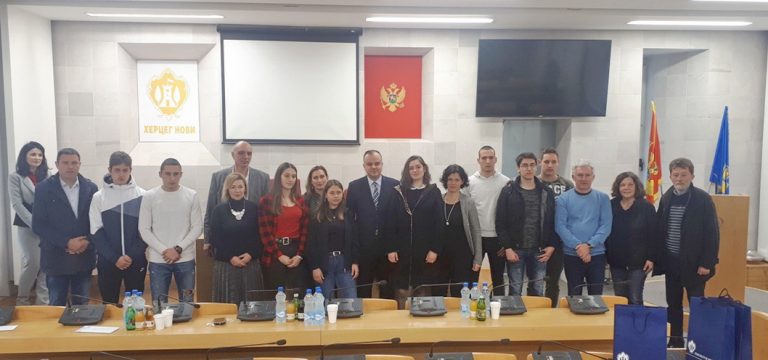 Opština Herceg Novi nagradila učenike OŠ „Orjenski bataljon“ i SMŠ „I.G.Kovačić“
