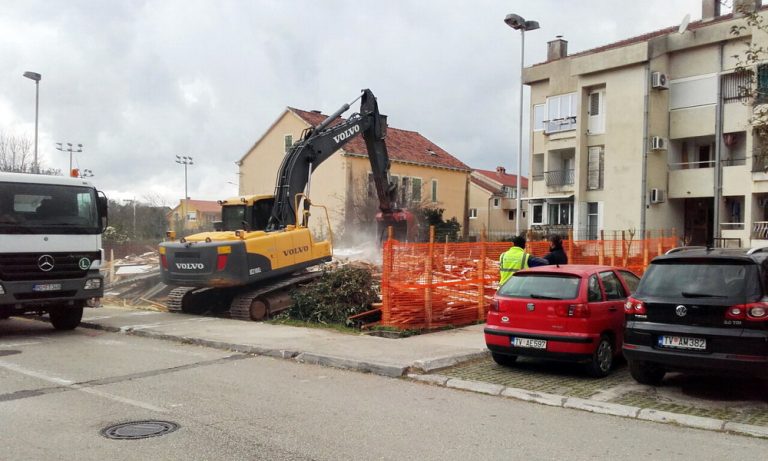 Čudna dešavanja obilježila početak gradnje Dnevnog centra za djecu sa posebnim potrebama u Tivtu