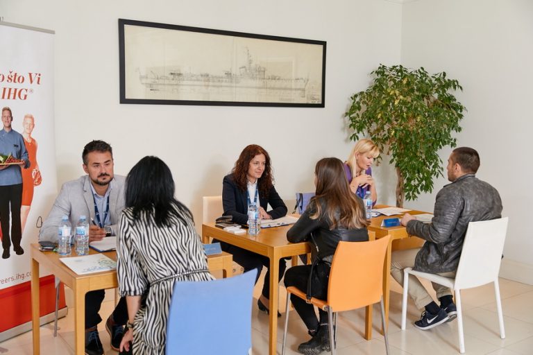 Mini sajam sezonskog zapošljavanja u Porto Montenegru – veliko interesovanje