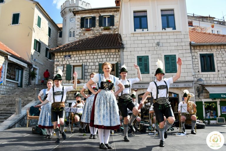 Bavarska muzika, ples i specijaliteti u centru Herceg Novog