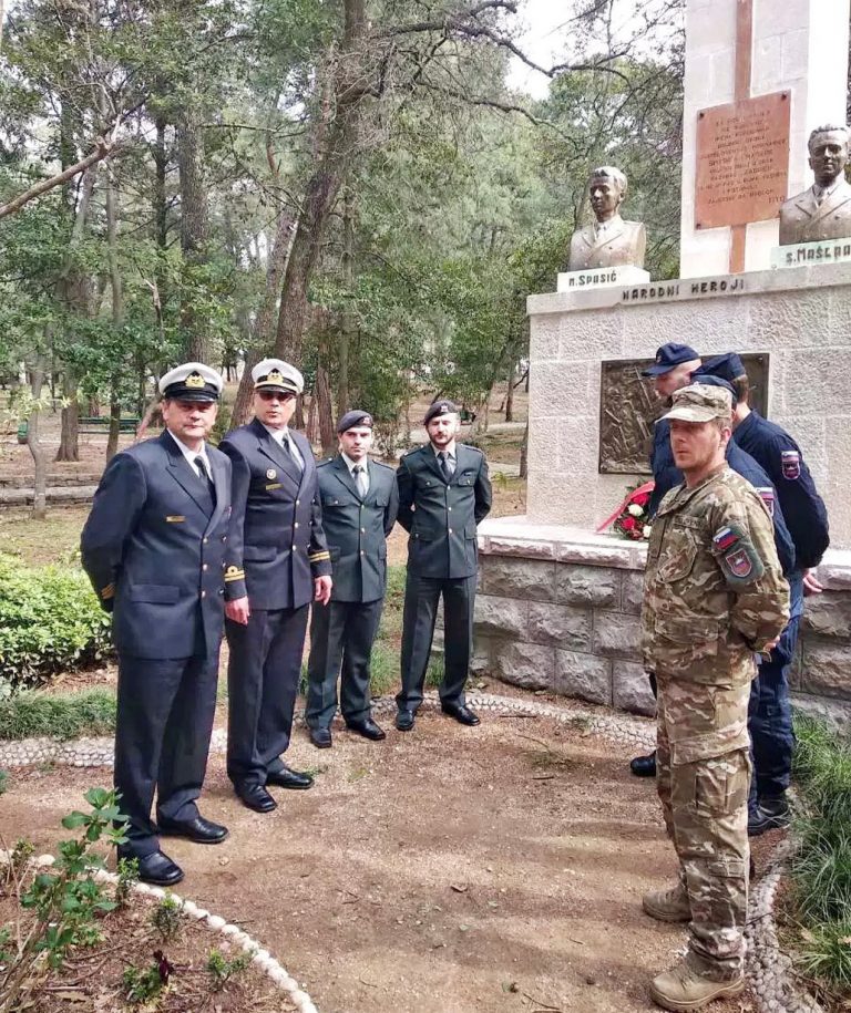 Posada patrolnog broda “Triglav“ Ratne mornarice Slovenije odala počast Spasiću i Mašeri