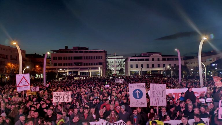 Podgorica: Najmasovniji antivladin protest ’97 hiljada – Odupri se’