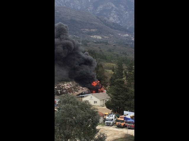 Tivat: Veliki požar na deponiji sekundarnih sirovina pod kontrolom