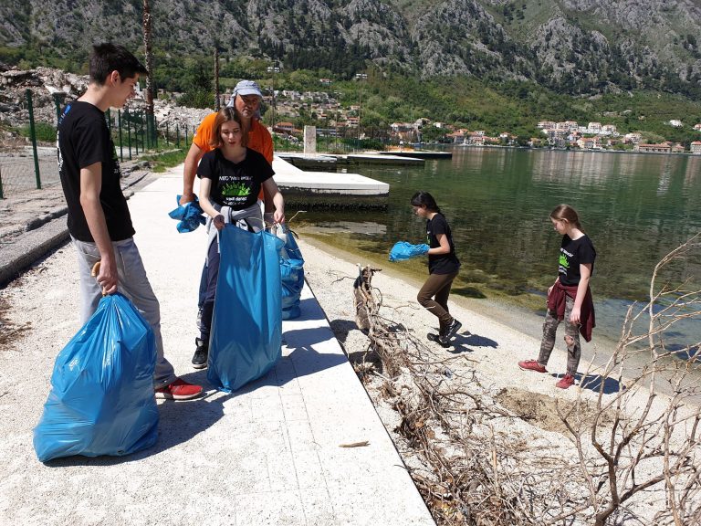 “Naša akcija” sa partnerima čistila obalu