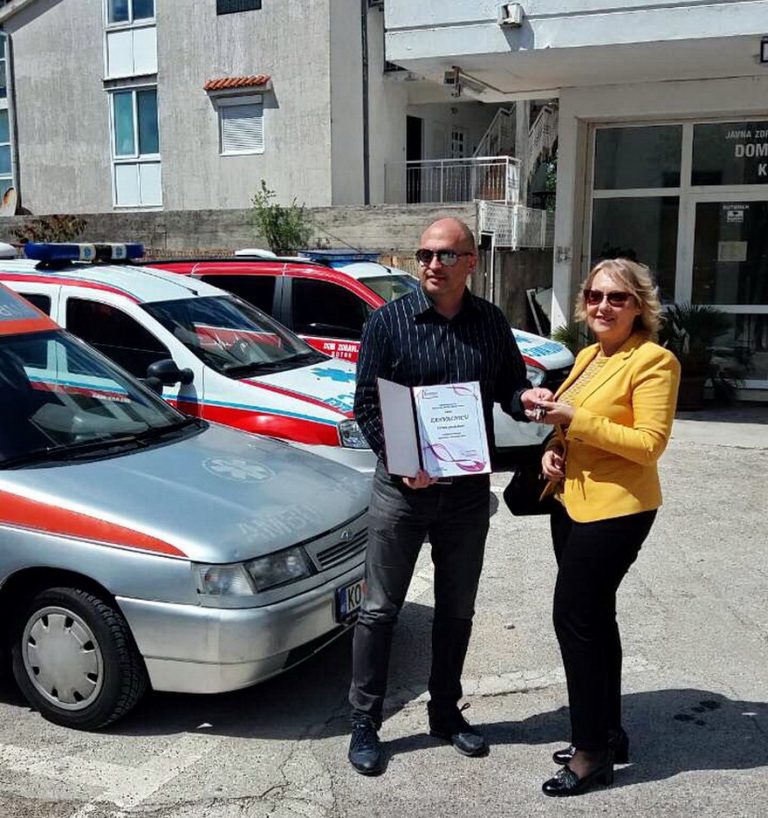 Dom zdravlja Kotor poklonio sanitetsko vozilo Beranama