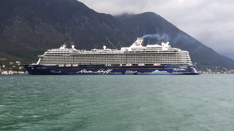 Kotor – uplovio jedan od „najzelenijih“ kruzera na svijetu „Mein Schiff 6“