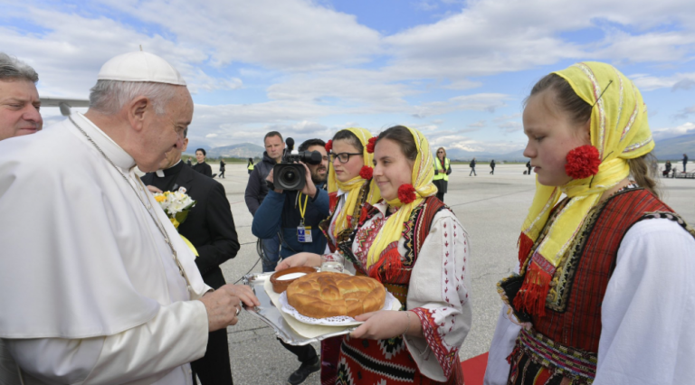 Papa stigao u Skoplje, mjesto za misu traže i pravoslavci i muslimani