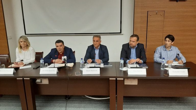 Kusovac ne bi o krstionici i „problematičnoj“ SPC