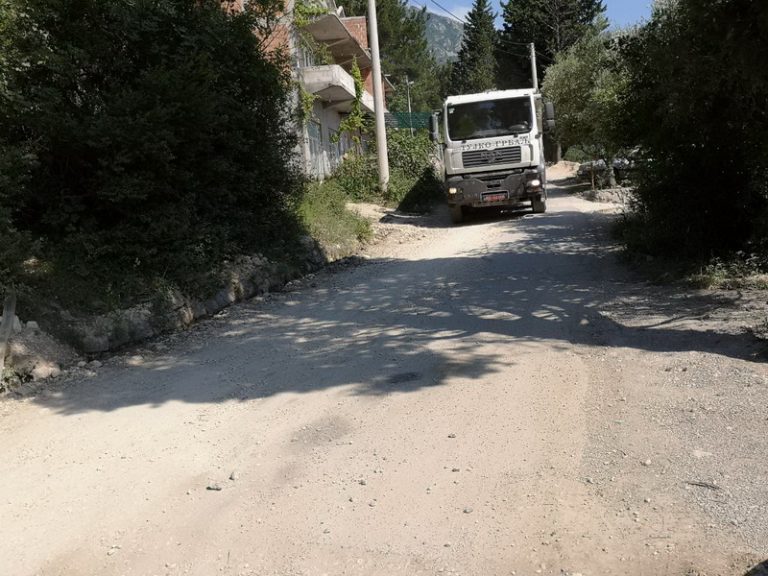 Ogorčeni mještani Kavča, prijete blokadom puta, dosta je bilo obećanja…