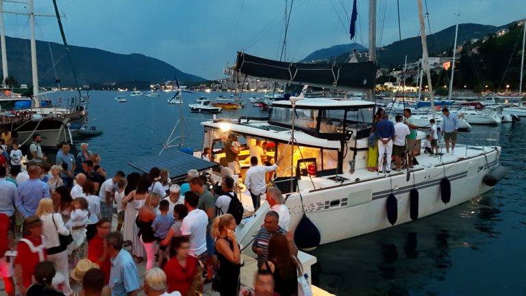 Damjan i Bojan vratili se u Boku nakon dvije godine krstarenja svjetskim morima i okeanima – svečano dočekani na Škveru