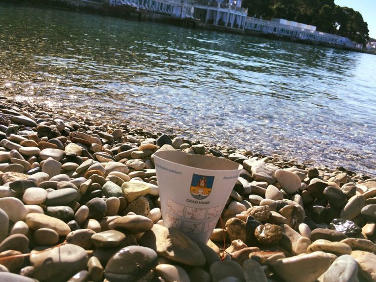 Papirnate pepeljare od sada i na hvarskim plažama