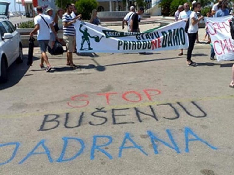 Protest u Baru: More pripada narodu, a ne tajkunima i mafiji