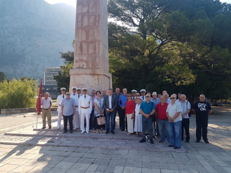 Kotor – odali počast i položili cvijeće u Parku slobode