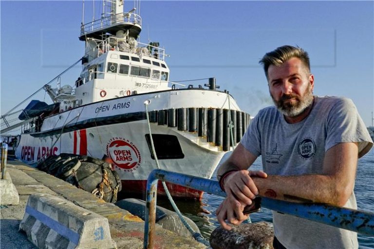Spasilački brod, koji sedam dana čeka na iskrcaj 120 migranata, spasio još 39