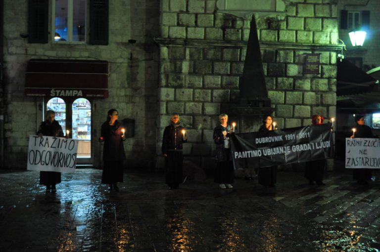 ANIMA perfomansom podsjeća: Pamtimo ubijanje grada i ljudi