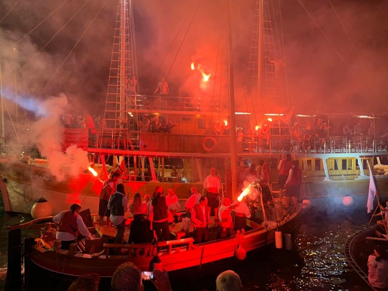 Prepuna riva uživala u pomorskoj bitki između gusara i mletačke flote