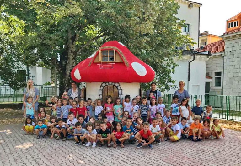 Maškarada vrtiću poklonila karnevalsku alegoriju Štrumpfpečurku