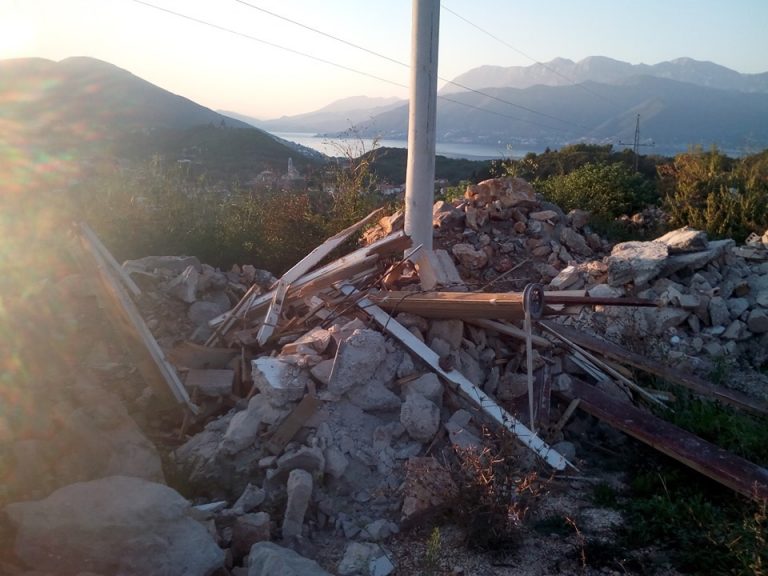 Šut i otpad istovaruju uz groblja u Đuraševićima