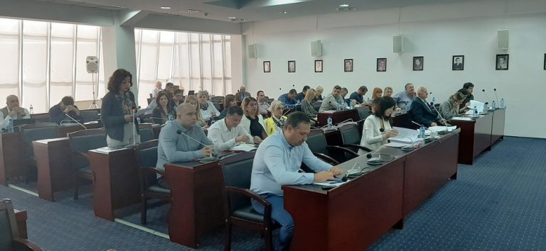 Tivatska opozicija oštro kritikovala vlast – gdje vam je bulevar, zabilaznica, servisna zona, Vatrogasni dom, parking garaža, kanalizacija u Lastvi, Lepetanima i Radovićima…