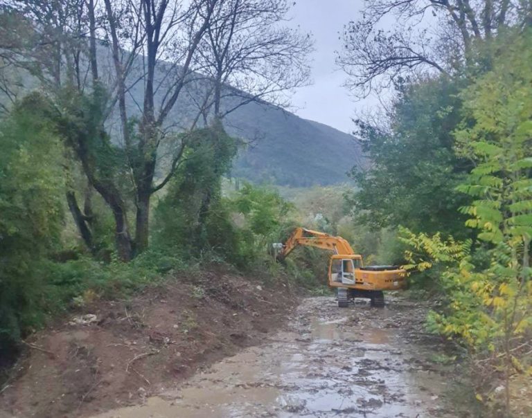 Herceg Novi – čistili korito Sutorine da smanje rizik od poplava